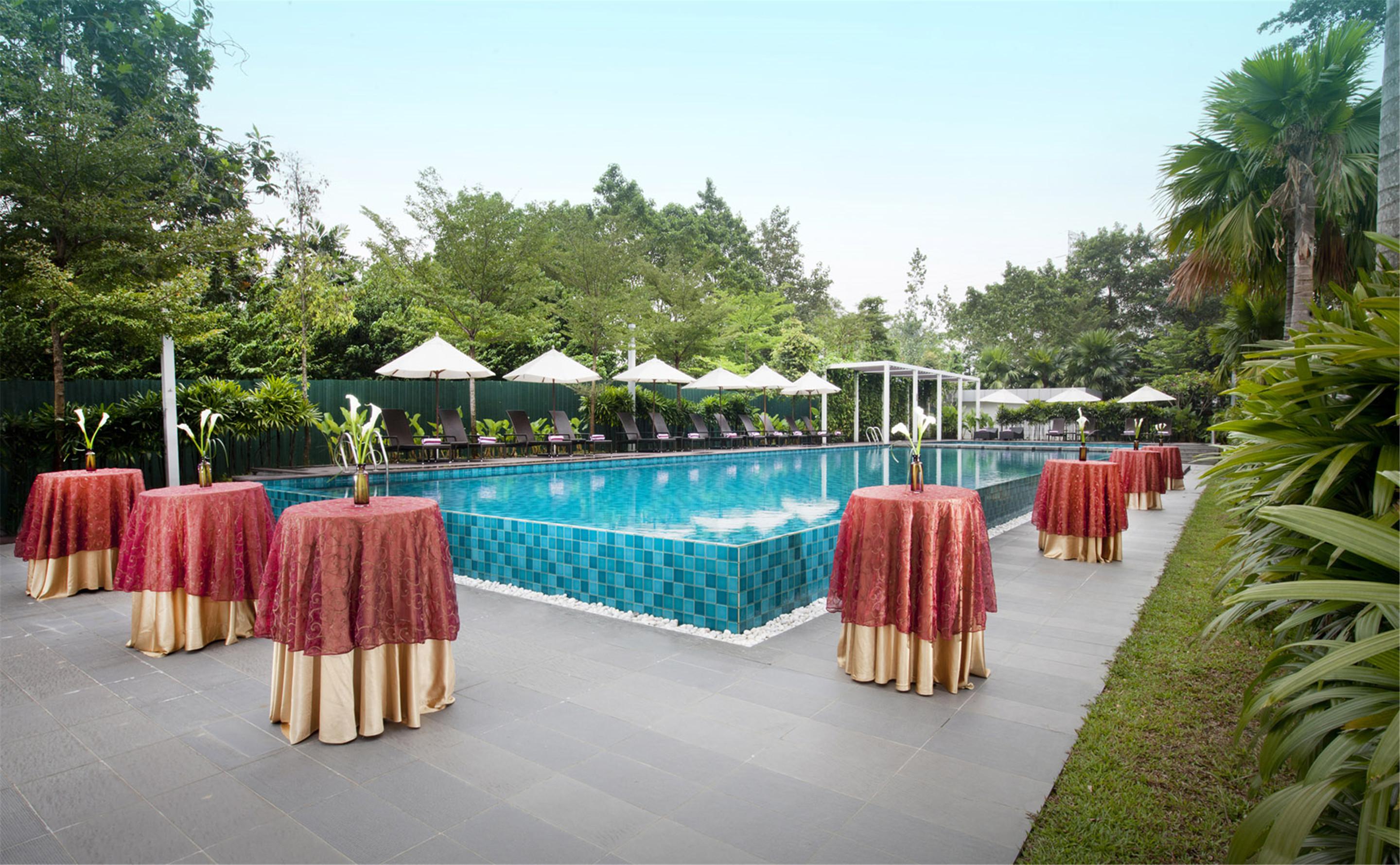 Dorsett Grand Subang Hotel Subang Jaya Εξωτερικό φωτογραφία The pool at the hotel