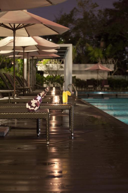Dorsett Grand Subang Hotel Subang Jaya Εξωτερικό φωτογραφία The swimming pool at the hotel
