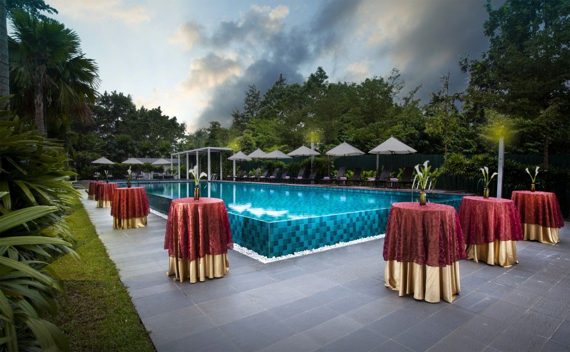 Dorsett Grand Subang Hotel Subang Jaya Εξωτερικό φωτογραφία The swimming pool at the hotel