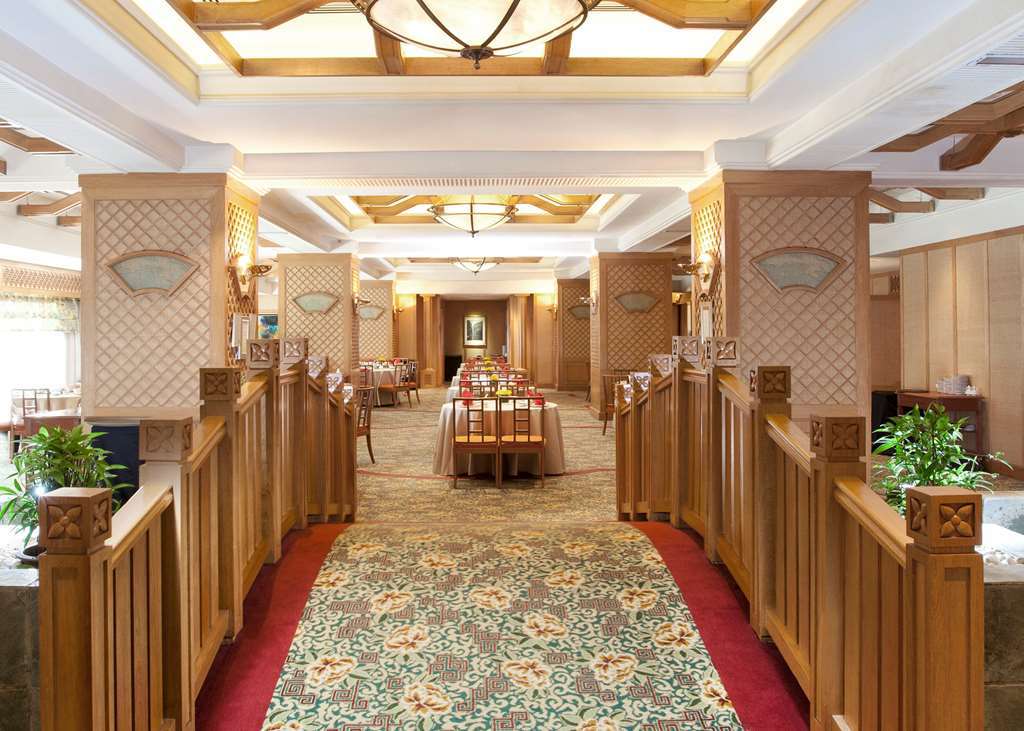 Dorsett Grand Subang Hotel Subang Jaya Εστιατόριο φωτογραφία The interior of the restaurant